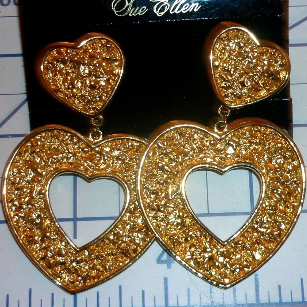 Sue Ellen Vintage Gold Tone Textured Double Heart Drop Clip On Earrings Large - Picture 4 of 10